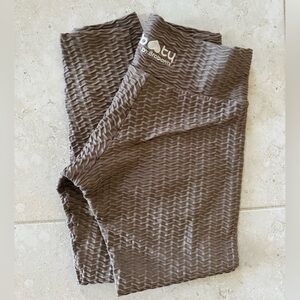 Booty By Brabant Textured Cropped Leggings